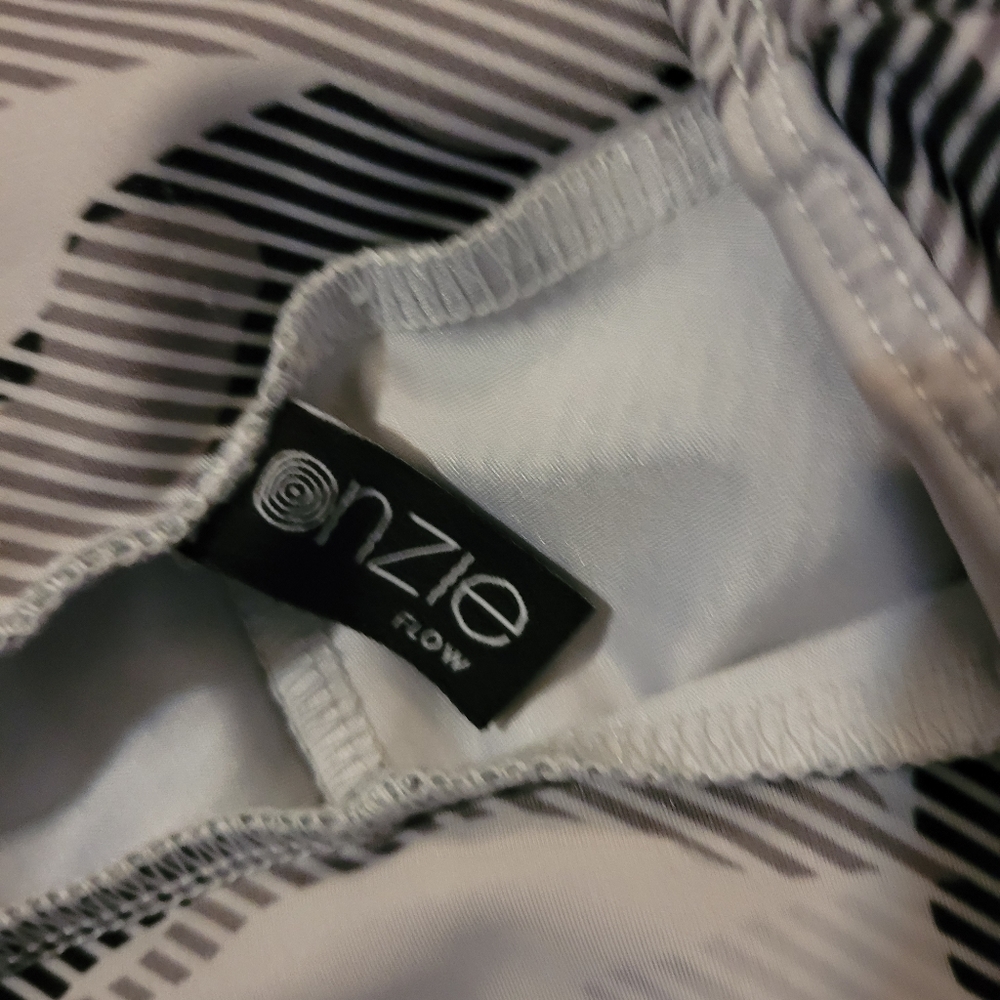 Onzie Flow Camo Leggings View 3